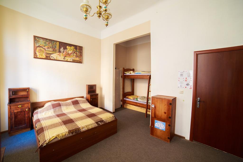 Hollywood Home Hostel Lviv Quarto foto